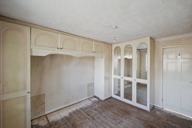 52 Hinkler Road, Southampton, SO19 6FT 8