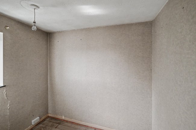 52 Hinkler Road, Southampton, SO19 6FT 8