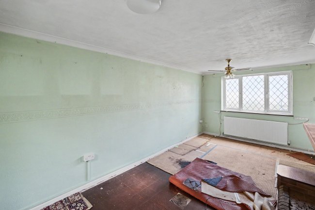 52 Hinkler Road, Southampton, SO19 6FT 8