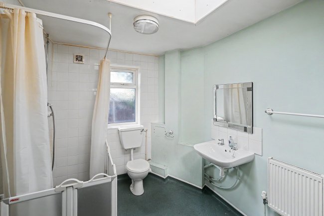52 Hinkler Road, Southampton, SO19 6FT 8