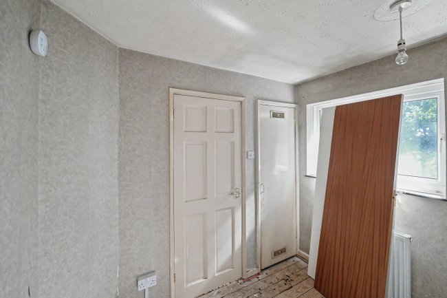 52 Hinkler Road, Southampton, SO19 6FT 8