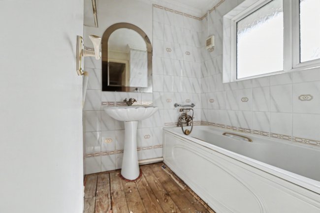 52 Hinkler Road, Southampton, SO19 6FT 8