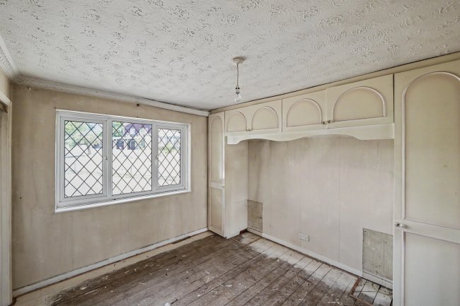52 Hinkler Road, Southampton, SO19 6FT 8