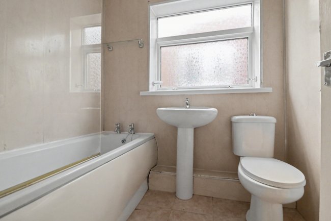 32 Hamsterley Drive, Crook, DL15 9PT 3
