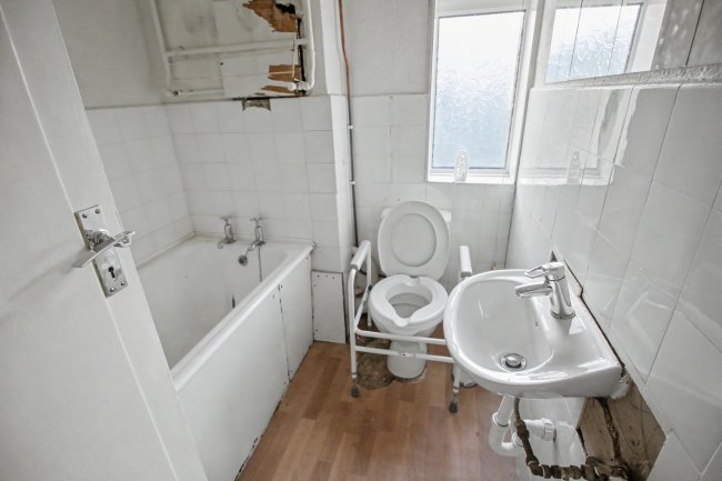 144 Marine Court, St. Leonards-on-Sea, East Sussex TN38 0DZ 1