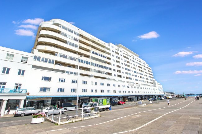 144 Marine Court, St. Leonards-on-Sea, East Sussex TN38 0DZ 1