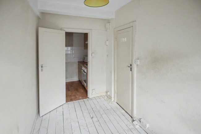 144 Marine Court, St. Leonards-on-Sea, East Sussex TN38 0DZ 1