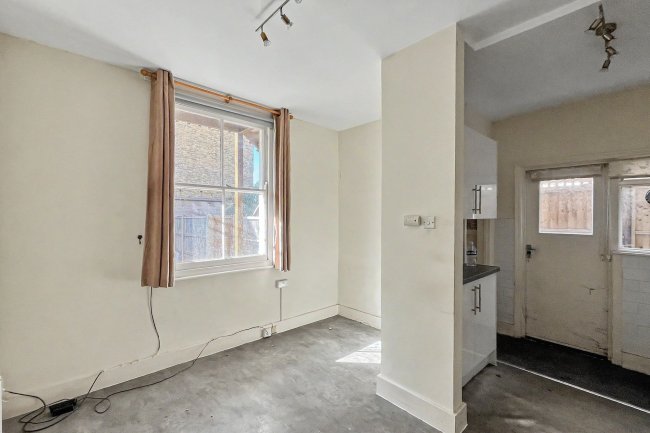 122 & 124 Tranmere Road, Earlsfield, London SW18 3QT 5