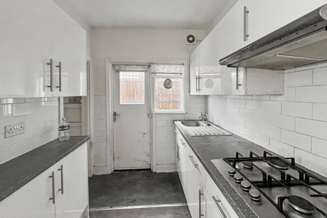 122 & 124 Tranmere Road, Earlsfield, London SW18 3QT 5
