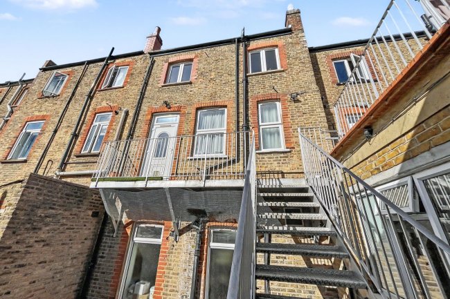 16a Replingham Road, Southfields, London SW18 5LS 8