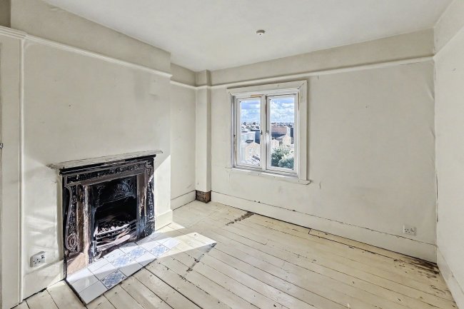 16a Replingham Road, Southfields, London SW18 5LS 8