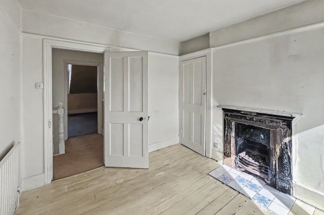 16a Replingham Road, Southfields, London SW18 5LS 8