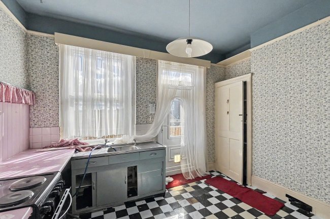 16a Replingham Road, Southfields, London SW18 5LS 8