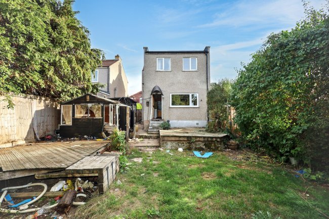 19 Hubbards chase, Hornchurch, Essex, RM11 3DD 24