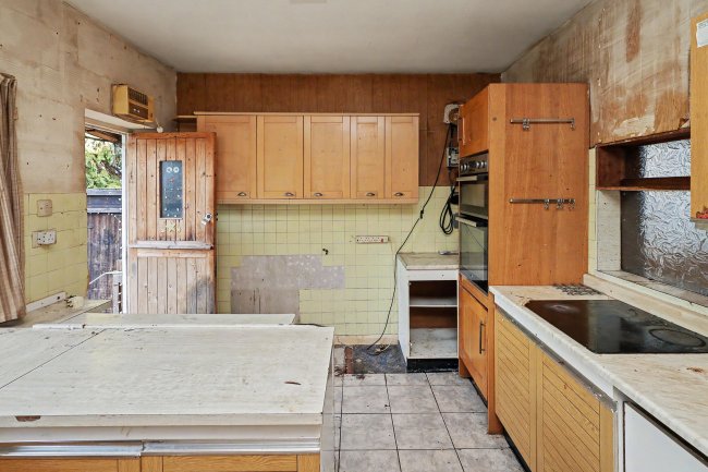 19 Hubbards chase, Hornchurch, Essex, RM11 3DD 24