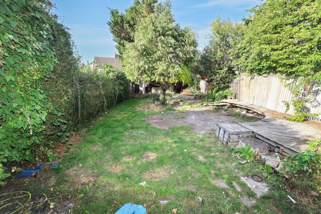 19 Hubbards chase, Hornchurch, Essex, RM11 3DD 24