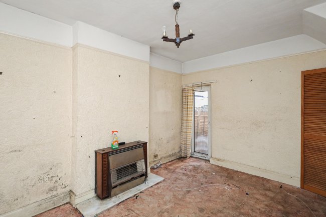 19 Hubbards chase, Hornchurch, Essex, RM11 3DD 24