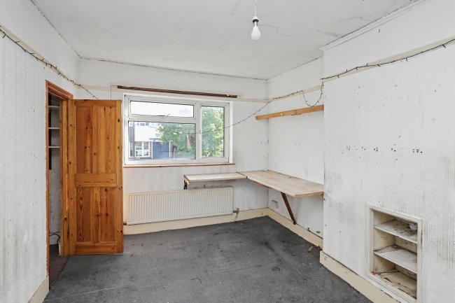 19 Hubbards chase, Hornchurch, Essex, RM11 3DD 24