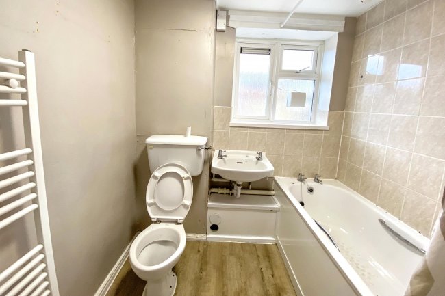 Flat 2, Neeld Crescent, Chippenham, Wiltshire, SN14 0HT 8
