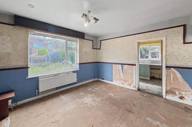12 Derbyshire Avenue, Stretford, Manchester M32 9LR 6