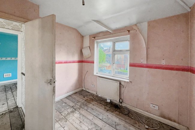 12 Derbyshire Avenue, Stretford, Manchester M32 9LR 6