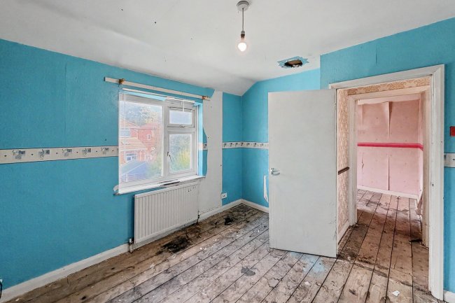 12 Derbyshire Avenue, Stretford, Manchester M32 9LR 6