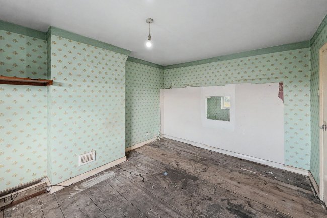 12 Derbyshire Avenue, Stretford, Manchester M32 9LR 6
