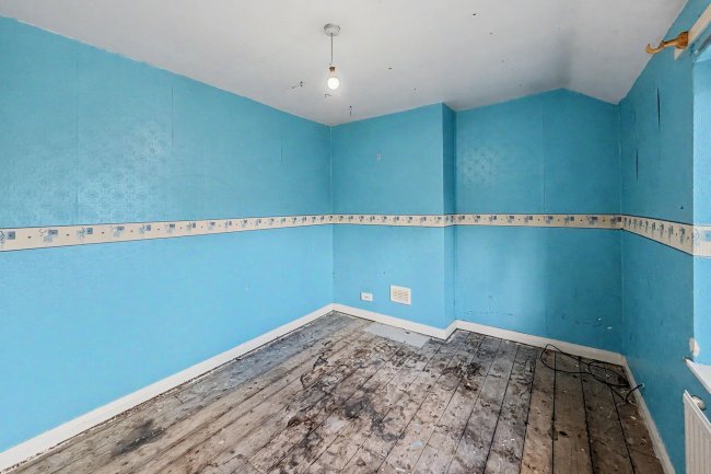 12 Derbyshire Avenue, Stretford, Manchester M32 9LR 6