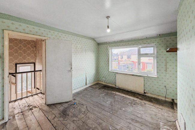 12 Derbyshire Avenue, Stretford, Manchester M32 9LR 6