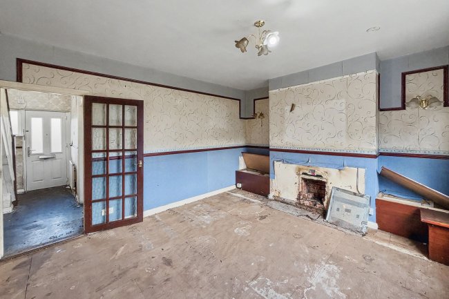 12 Derbyshire Avenue, Stretford, Manchester M32 9LR 6