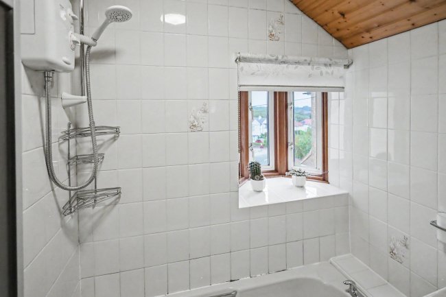 99 Glentrammon Road, Green Street Green, Orpington, Kent, BR6 6DQ 4
