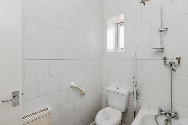 Flat 2, 9 Hill Street, Blackpool, Lanchasire FY4 1DG 10