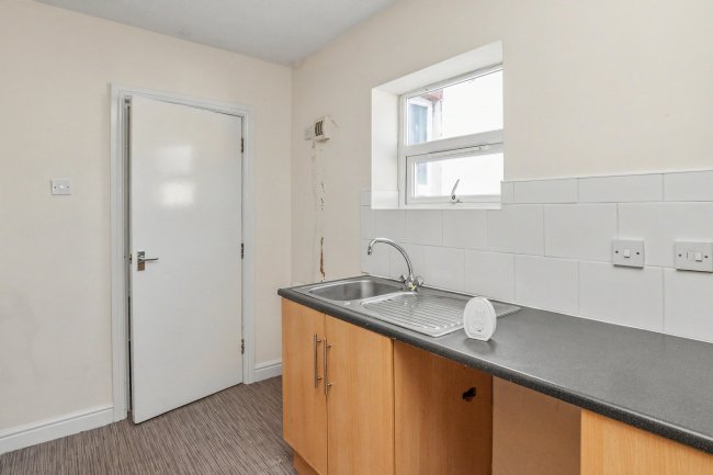 Flat 2, 9 Hill Street, Blackpool, Lanchasire FY4 1DG 10