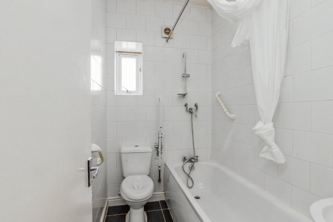 Flat 2, 9 Hill Street, Blackpool, Lanchasire FY4 1DG 10