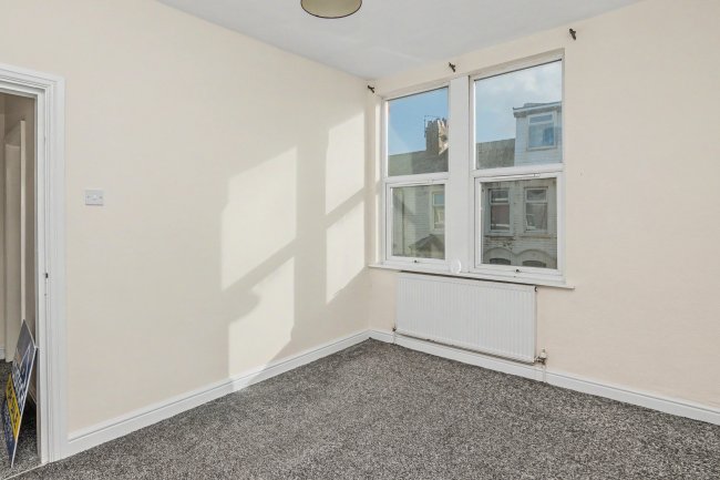 Flat 2, 9 Hill Street, Blackpool, Lanchasire FY4 1DG 10