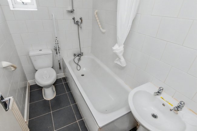 Flat 2, 9 Hill Street, Blackpool, Lanchasire FY4 1DG 10