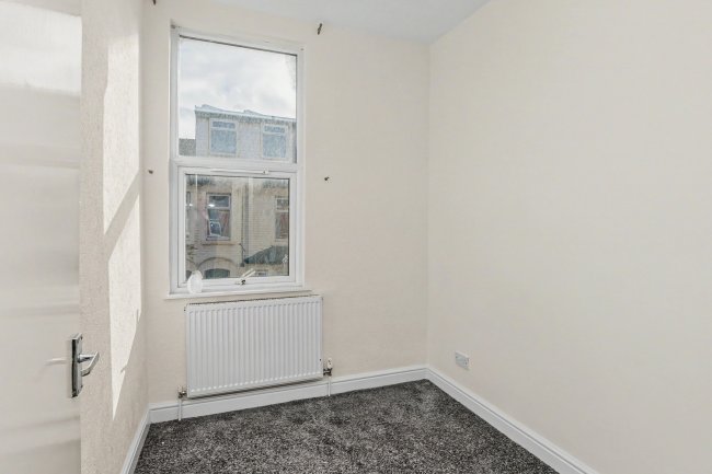 Flat 2, 9 Hill Street, Blackpool, Lanchasire FY4 1DG 10