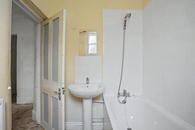 Flat 1 Marshall House, 2 Dorncliffe Road, London, SW6 5LF 37