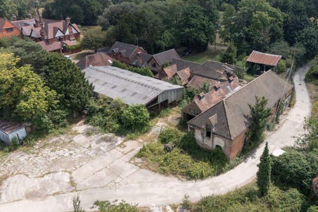 Westpark Villa The Old Dairy and West Park Farm Buildings, New Chapel, Surrey RH7 6HT 11