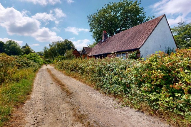 Westpark Villa The Old Dairy and West Park Farm Buildings, New Chapel, Surrey RH7 6HT 11