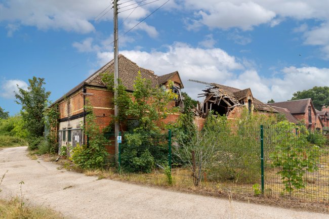 Westpark Villa The Old Dairy and West Park Farm Buildings, New Chapel, Surrey RH7 6HT 11