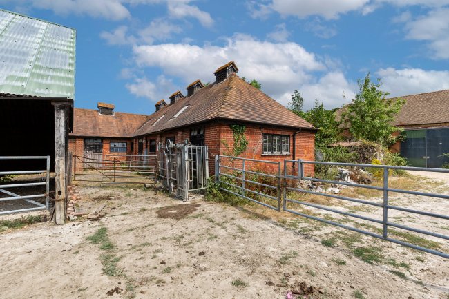 Westpark Villa The Old Dairy and West Park Farm Buildings, New Chapel, Surrey RH7 6HT 11