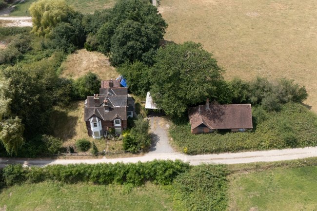 Westpark Villa The Old Dairy and West Park Farm Buildings, New Chapel, Surrey RH7 6HT 11