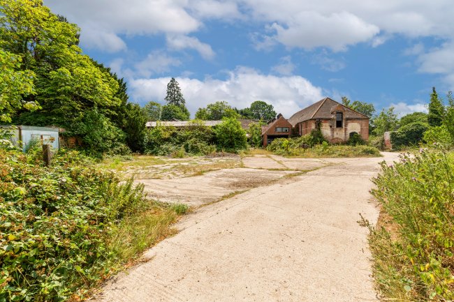 Westpark Villa The Old Dairy and West Park Farm Buildings, New Chapel, Surrey RH7 6HT 11