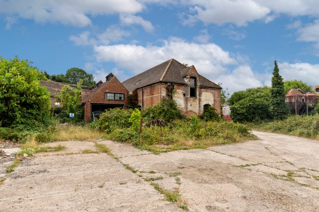 Westpark Villa The Old Dairy and West Park Farm Buildings, New Chapel, Surrey RH7 6HT 11