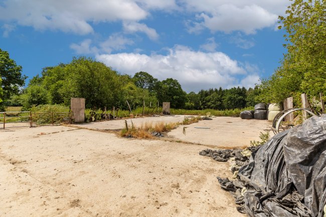 Westpark Villa The Old Dairy and West Park Farm Buildings, New Chapel, Surrey RH7 6HT 11