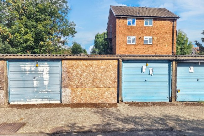 Land and Garages at Seafield Road, London N11 2EU 2