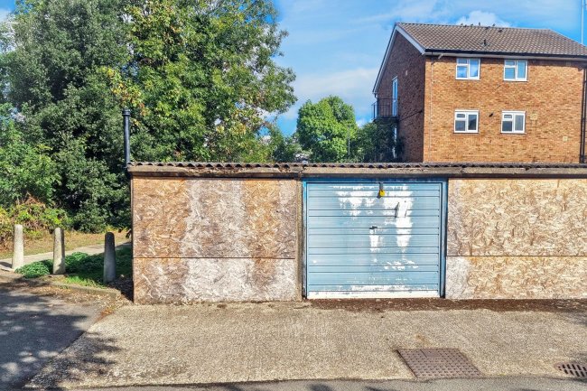 Land and Garages at Seafield Road, London N11 2EU 2