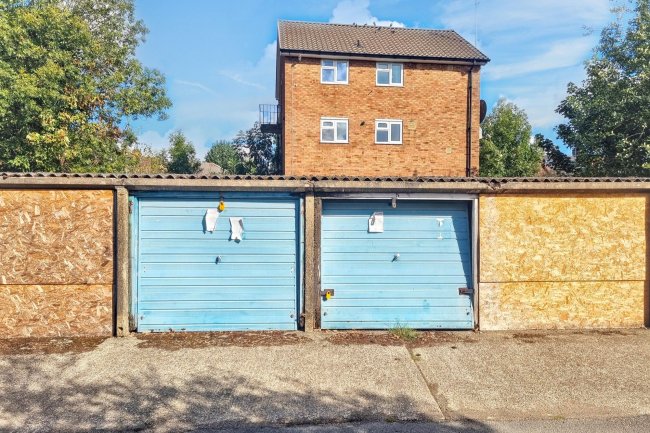 Land and Garages at Seafield Road, London N11 2EU 2