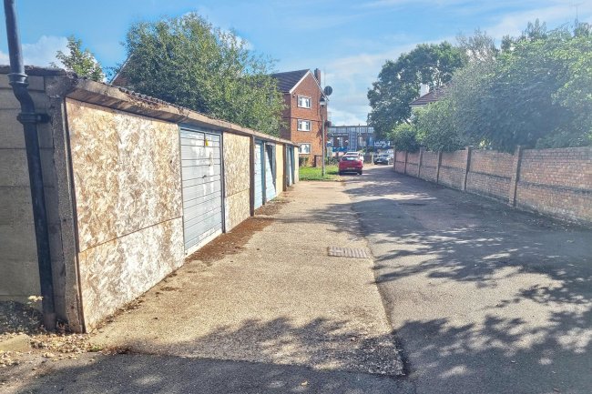 Land and Garages at Seafield Road, London N11 2EU 2